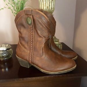 cowboy/cowgirl boots